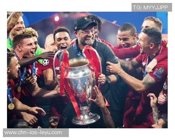 情侣足球服让你们在球场上同心协力共享激情与快乐的时刻